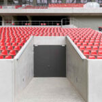 Zweiflügelige Türen im Überformat von Teckentrup im Europapark-Stadion in Freiburg