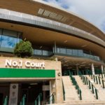 Der generalsanierte No.1 Court des Wimbledonkomplexes mit 13 verschiedenen Fassadentypen und einem verfahrbaren Membrandach von seele. Bild: seele