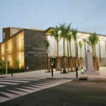 Gerichtsgebäude mit Mauerwerk und Architekturgewebe auf Guadeloupe