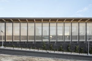 Architekturgewebe aus Edelstahl für ein Justizgebäude in der Karibik