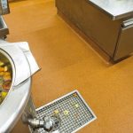 Hygienefreundlicher Boden einer Großküche mit Abfluss