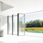 Offener Raum mit einseitger, aufschiebarer Wandverglasung. Bild: Solarlux GmbH