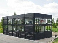 Bürogebäude in Utrecht in modularer Stahlrahmenbauweise mit schwarzen Fassadenelementen