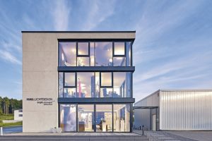 Betonoptik - Täuschend echt: Neubau eines Bürogebäudes mit Showroom in Waldesch. Alle Bilder: Guido Erbring, Köln
