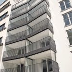Die Verglasung sichert eine hohe Aufenthaltsqualität auf den Balkonen bei freier Sicht. Bild: Solarlux GmbH