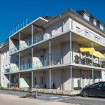 Das alte Kaserenengebäude Châlet Castelnau bietet 26 Wohnungen nach Energiestandard KfW-70 (Stand 2015). Bilder: Schütz GmbH & Co. KGaA / Madjid Asghari