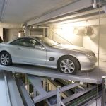 Mercedes SLK-Cabrio wird auf einer Transportplatte gedreht. Bild: Klaus Multiparking