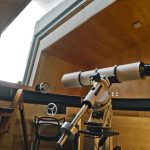 Ein Teleskop in einer holzverkleideten, privaten Sternwarte. Bild: gilbertson photography
