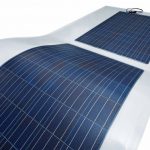 EVALON® Solar cSi - die weltweit erste Solardachbahn mit semiflexiblen PV-Modulen aus kristallinen Silizium-Solarzellen. Bild: alwitra