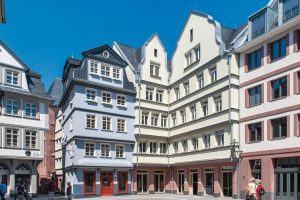 Das DomRömer-Quartier mit 35 Häusern auf den historischen Parzellen der im Zweiten Weltkrieg zerstörten Altstadt. Bilder: Schöck Bauteile GmbH