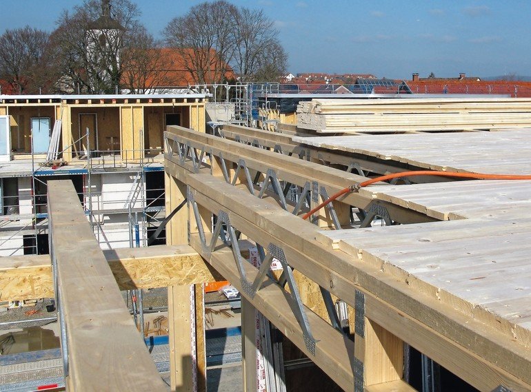 Geschossdecken und Wände für Holzrahmen- und Holzfertigbau lassen sich aus Parallelträgern mit Nagelplatten-Stegen wirtschaftlich konstruieren. Bild: Suckfüll/GIN, Ostfildern; http://www.nagelplatten.de