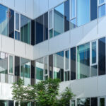 Gebäude des Bayerischen Rundfunks in München mit spiegelnder Fassade
