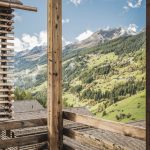 Blick aufs Bergpanorama in der Hotelanlage Bergwiesenglück in See in Tirol