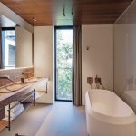 In den Badezimmern findet sich edles Design in bester Ausführung – und zwar bei luxuriösem Tageslicht! Bild: HansGrohe SE