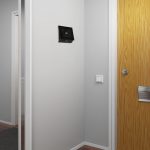 Eingangsbereich einer Wohnung mit Touchpad an der Wand. Bild: Kone