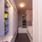 Schlafzimmer der kleineren Wohnung mit Alkoven mit Auszieh-Beschlägen