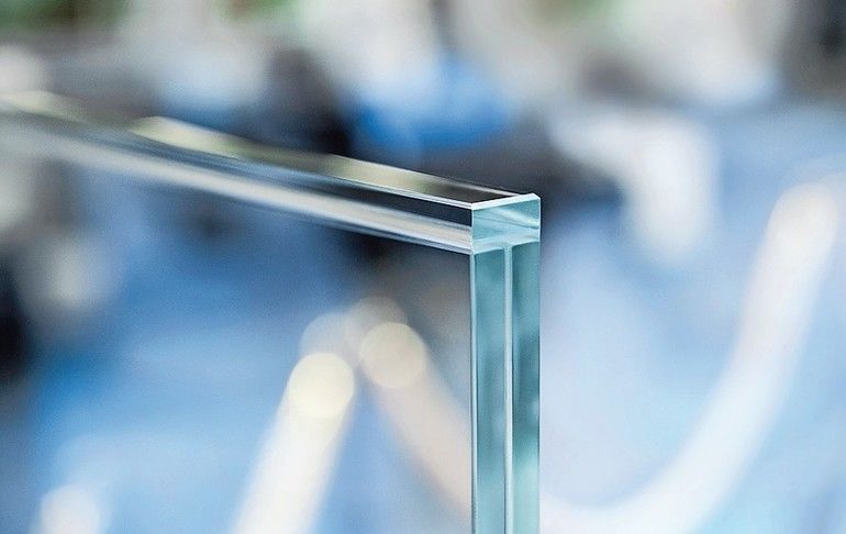 Ästhetischer Glas-Kantenschutz für Glasgeländer bzw. Glasbrüstungen
