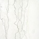 Optisch ansprechende, mechanisch jedoch empfindliche Natursteinarten wie hier Bianco Perlino und Verlegearten auch ohne Kreuzfugen lassen sich nachweislich schadenfrei auf einer speziellen Fußbodenheizung mit Entkopplungsplatte ausführen. Bild: Abraxas Stone Experts / Hasede