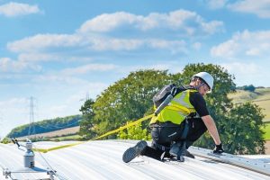 DIBt-Zertifizierung für Dachanker bietet Arbeitssicherheit. Bild: MSA Latchways