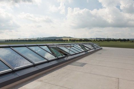 Lichtband für großflächige Dachverglasungen
