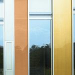 DGlasfassade mit integriertem Sonnenschutz für ein Schulgebäude in Horw in der Schweiz
