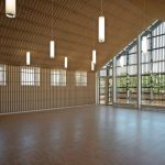Akustikplatten mit integrierter Lüftungsfunktion für ein neues Mehrzweckgebäude in Ikast in Dänemark