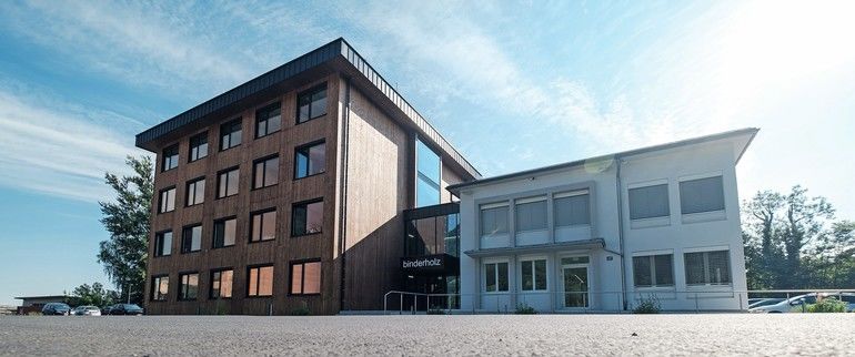 Schallabsorbierende Heiz- und Kühldecke für ein neues Firmengebäude in Hallein bei Salzburg