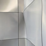 Aluminiumfassade mit Einzelelementen.