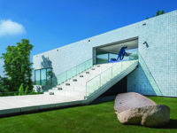 Erweiterungsbau für das Museum Arnhem mit heller Keramikfassade und breiter Treppe