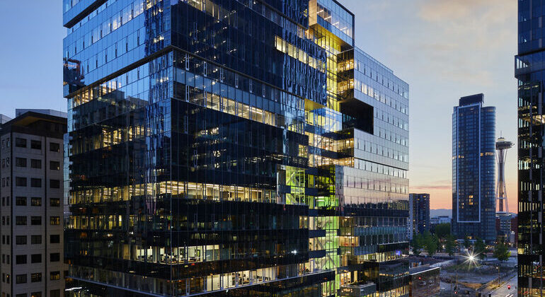 Amazon-Bürogebäude Block 18 in Seattle mit spektakulärer Glasfassade